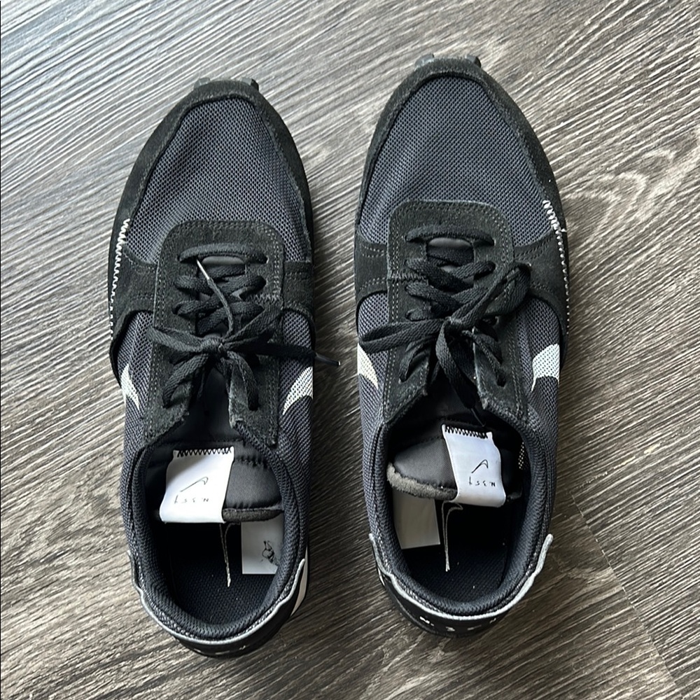 Nike Black Sneakers Classic Design